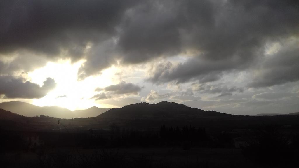 Le Gite De Cristal Proche Bugarach Granes Buitenkant foto